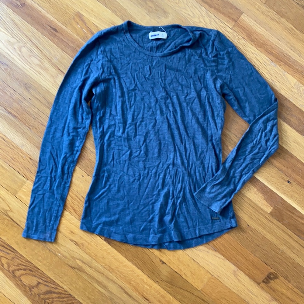 Hollister Gray Long Sleeve T-shirt Size Medium